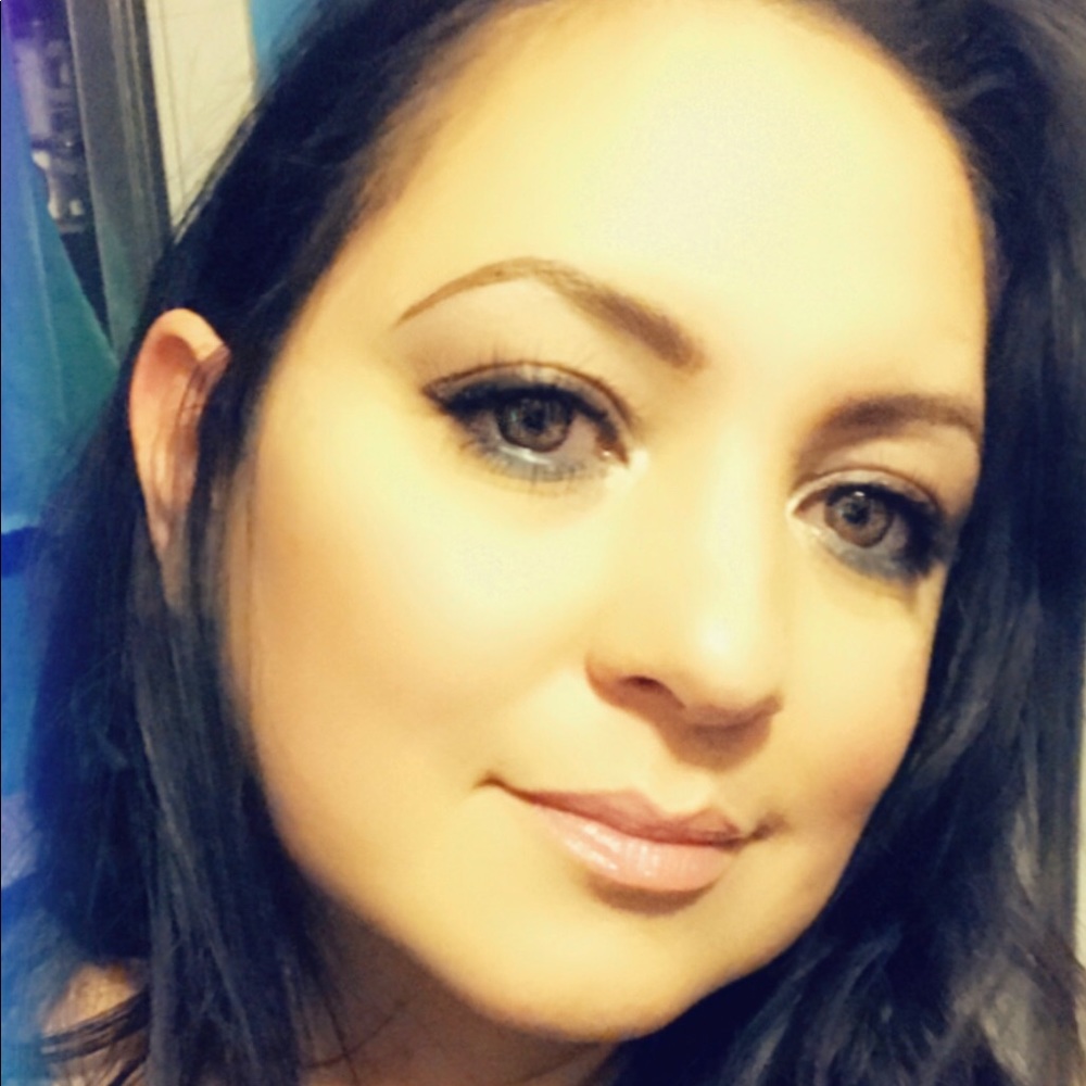 Meet your Posher, Monica